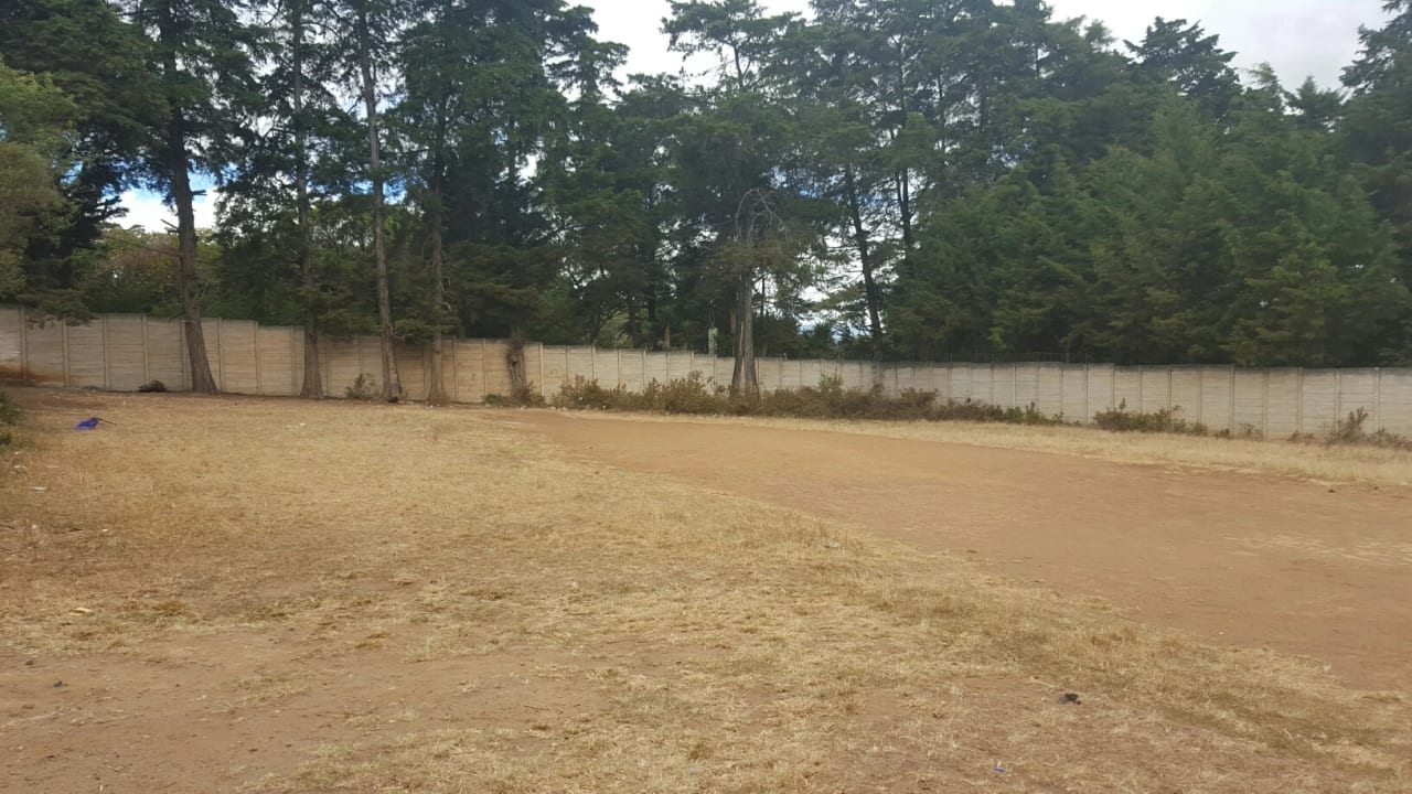 Alquilo amplio terreno en Santa Catarina Pinula, parqueo camiones maquinaria o cabezales — foto 5 de 6