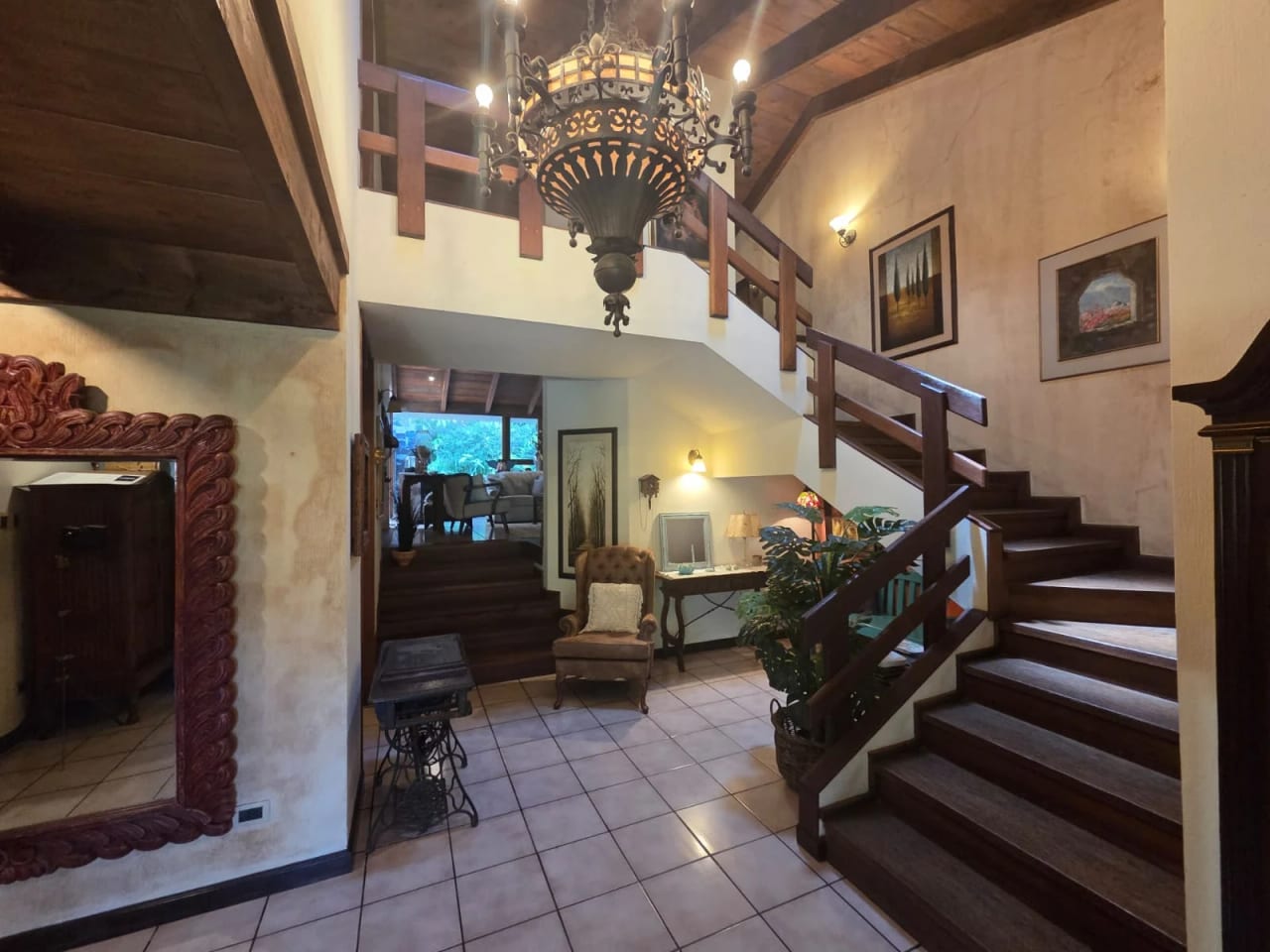 Casa en venta en Residenciales La Cruz Santa Catarina Pinula — foto 1 de 16