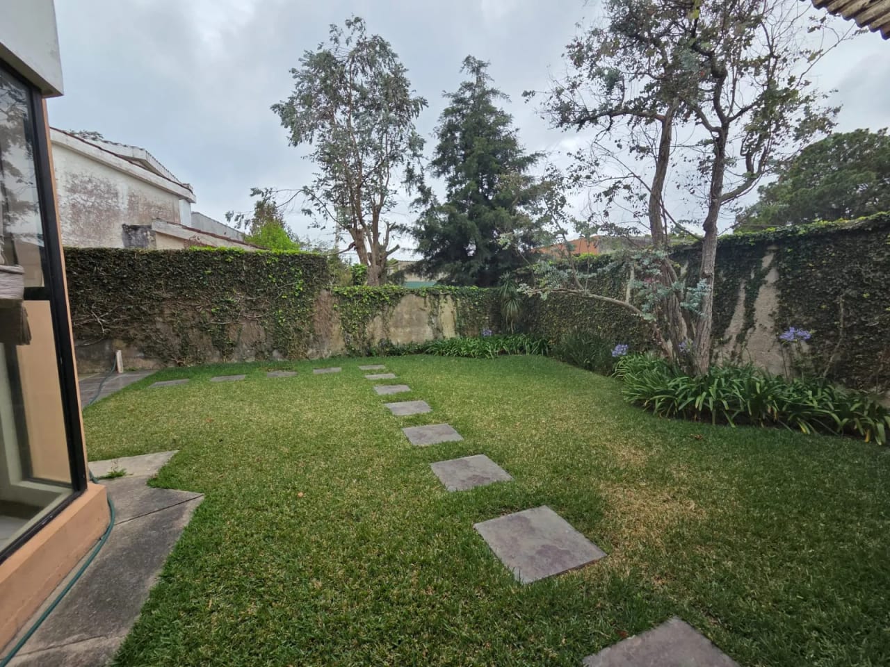 Bonita casa con amplio jardin en Los Manantiales Km 19 CAES — foto 10 de 15