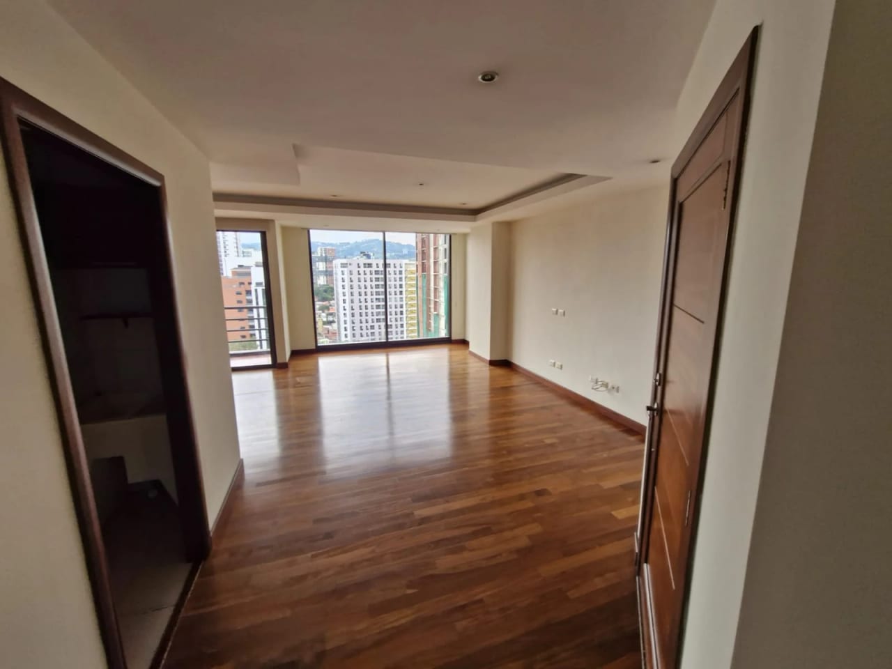 Apartamento en Mirafiori zona 10 — foto 4 de 17