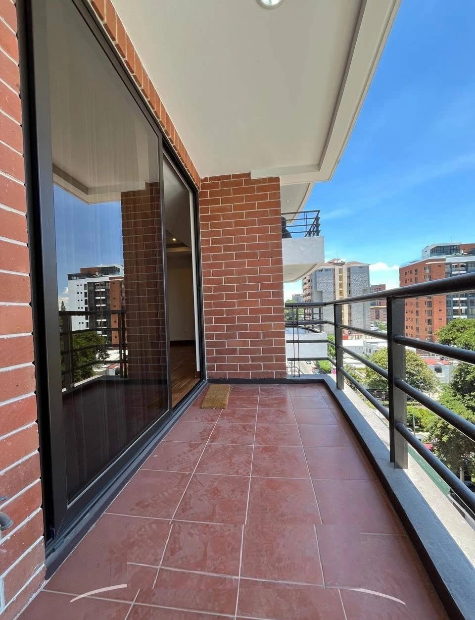Apartamento en Mirafiori zona 10 — foto 12 de 17