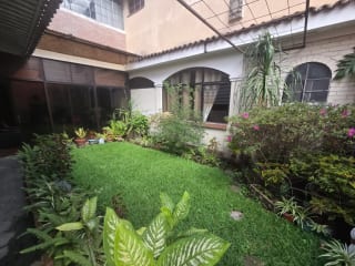 Casa de esquina en zona 2 fuera de garita — miniatura 1 de 17