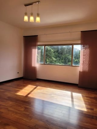 Amplia casa en Las Cumbres zona 16 — miniatura 10 de 17