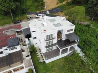 Amplia casa en Las Cumbres zona 16 — miniatura 4 de 17